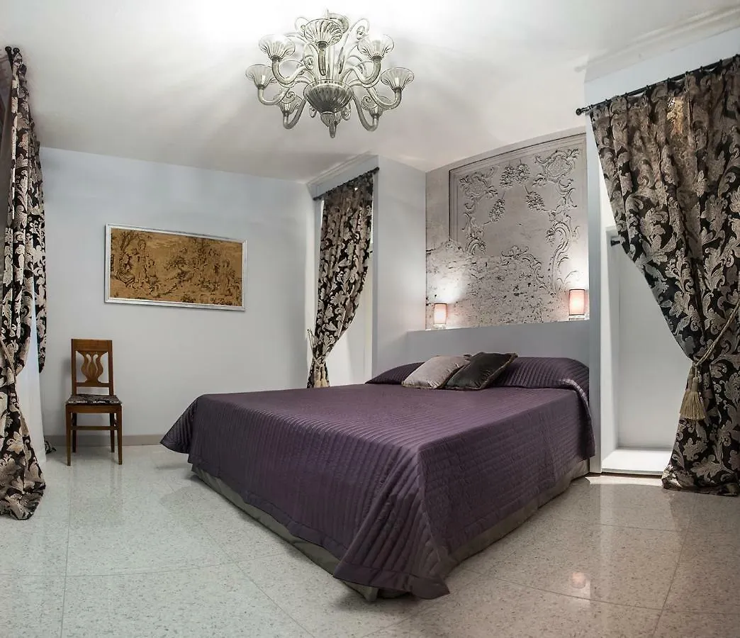 San Marco Luxury Apartments Muneghe Venezia 0*,  Italia